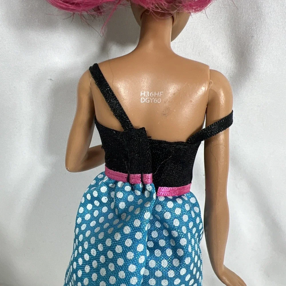 2015 Barbie Doll Fashionista Red‎ pink hair Red